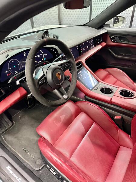 Porsche Taycan Turbo